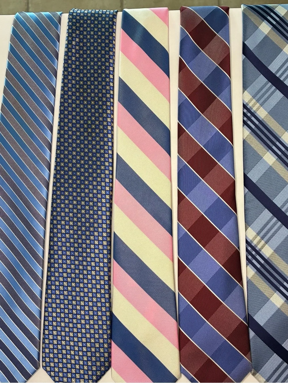 Lot of 26 Mens Designer Neckties in Very Excelant Condition. Polyester NO Junk